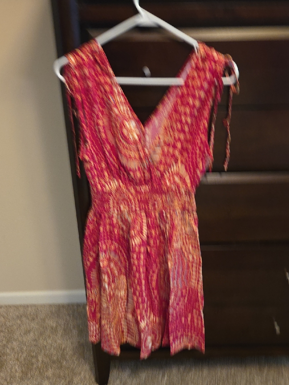 Women’s Sleeveless V-Neck Summer Dress in Pink Paisley